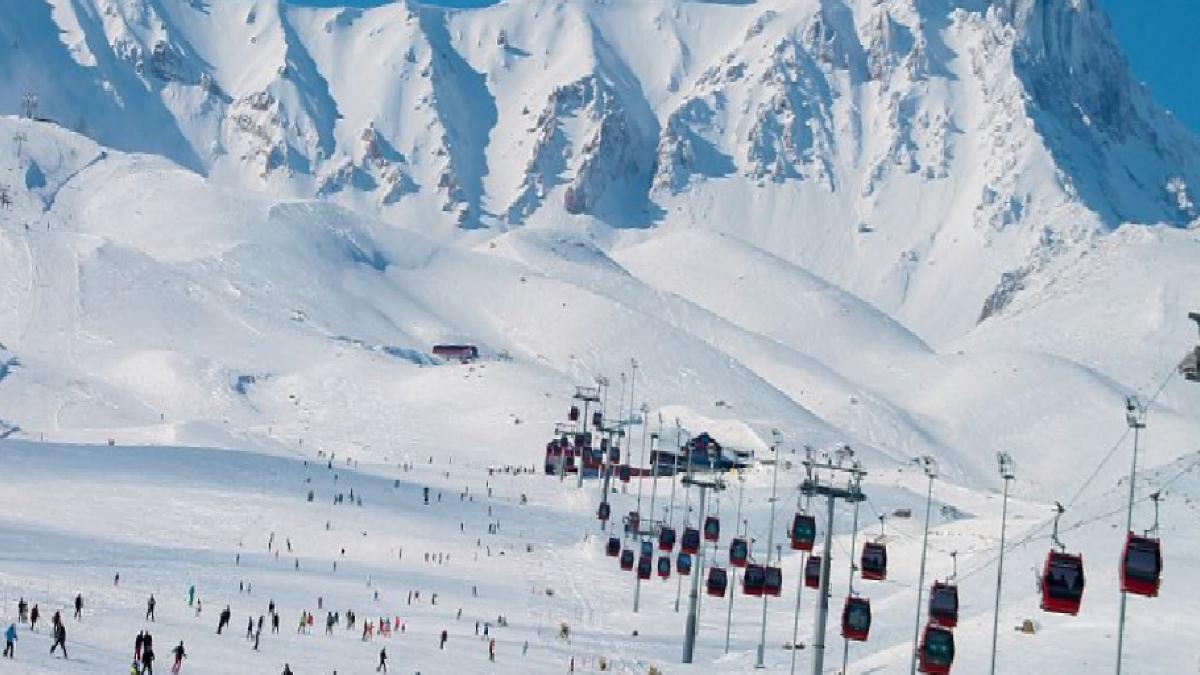 Bilenleri takip edin ve Türkiye'nin en iyi kayak merkezlerinin yamaçlarına inin