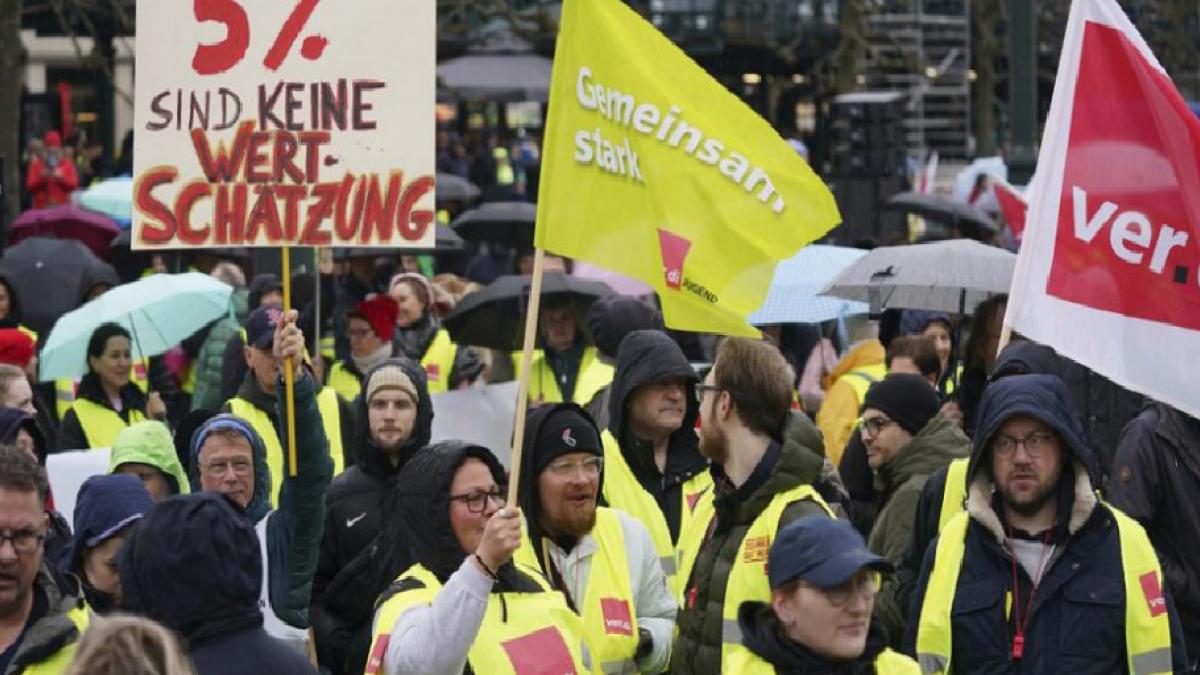 Almanya'da 'mega grev': Pazar gününden itibaren toplu grev nedeniyle uçuşlar, trenler ve otobüsler iptal edildi