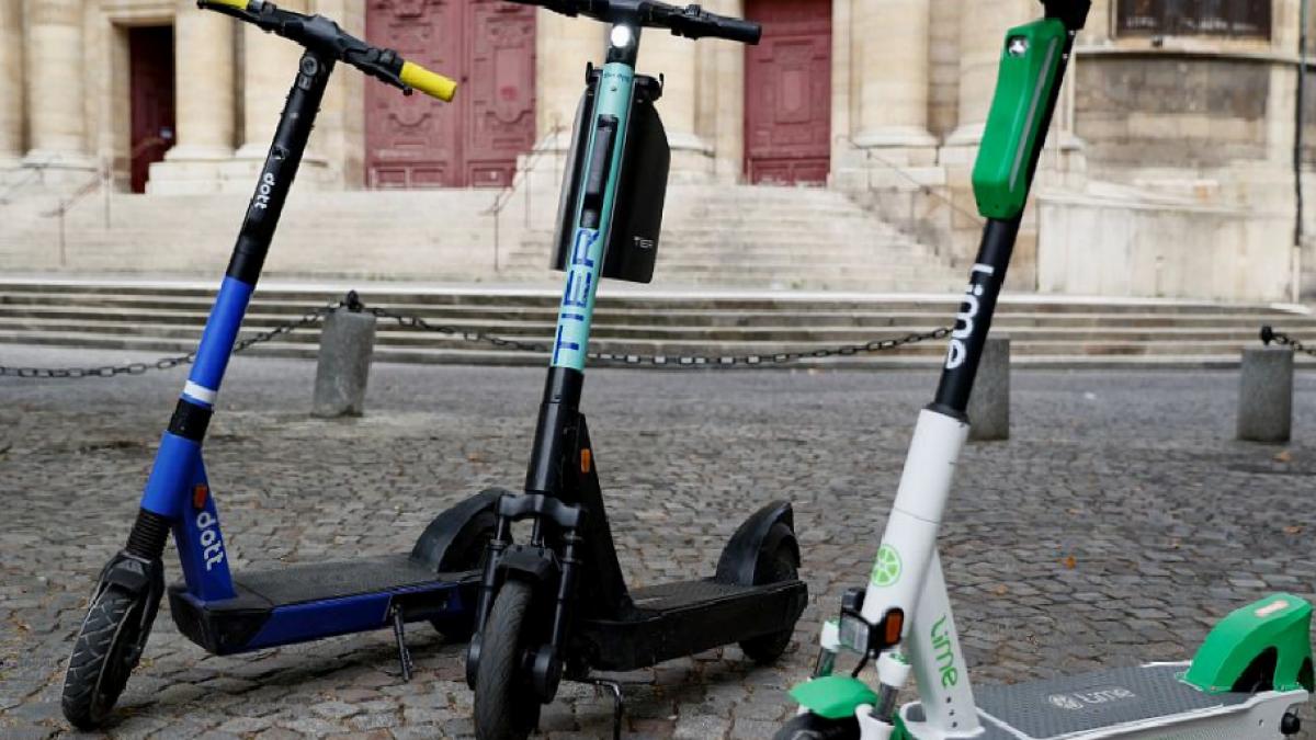 Parisliler elektrikli scooterları şehrin sokaklarından yasaklamak için oy kullanıyor