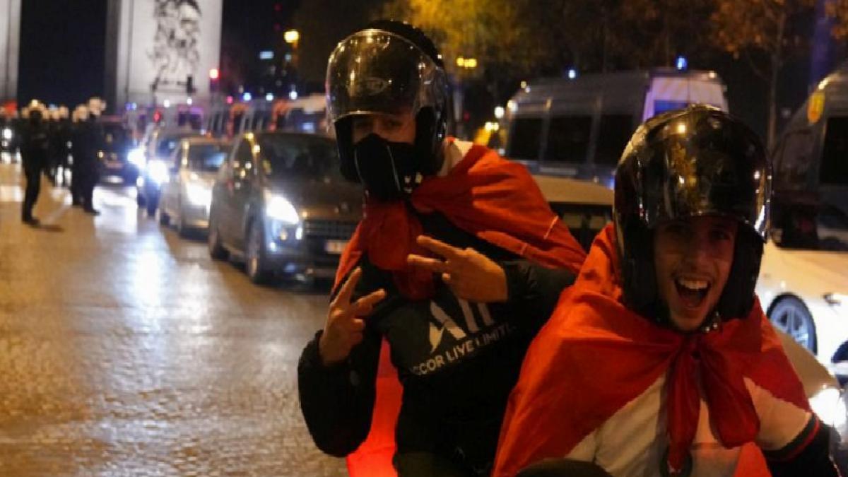 İzleyin: Kendinden geçmiş Faslılar tarihi Dünya Kupası galibiyetini kutluyor